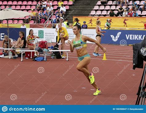 Celeste Mucci Australia En Acontecimiento Del Heptathlon Del Salto De