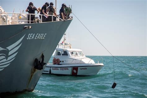 Blitz Via Mare Della Guardia Costiera Recuperate Centinaia Di Trappole