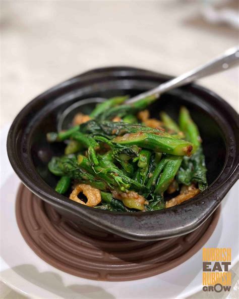 Yi Qian Private Dining Sizzling Kai Lan In Claypot Rubbish Eat