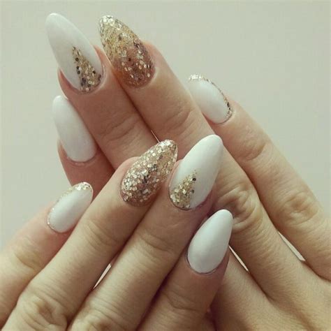 30 Alluring White Plus Gold Nail Designs