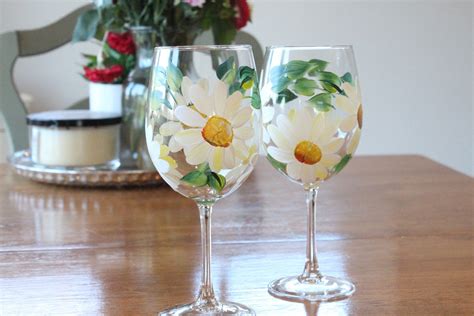 Hand Painted Daisy Flower Wine Glass Set Of 4 White Daisies Etsy