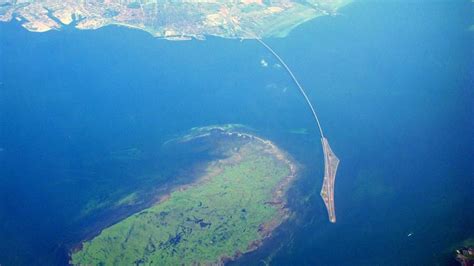 Oresund Bridge crosses Oresund strait to link Sweden and Denmark ...