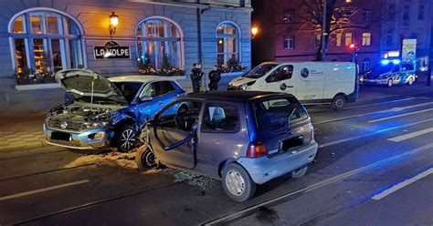 Düsseldorf Grafenberg Mann bei Zusammenstoß zweier Pkw schwer verletzt