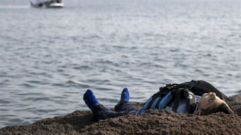 Mueren 37 Migrantes Al Naufragar Su Barco En La Costa Turca