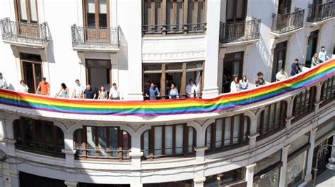 El Pspv Despliega Una Bandera Lgtbi De Metros En El Balc N De Su