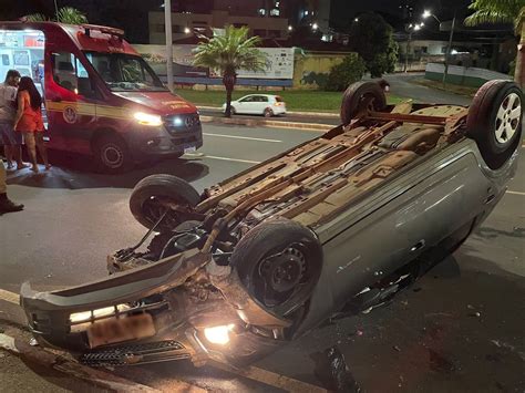 Motorista Sinais De Embriaguez Capota Carro Na Avenida Rondon