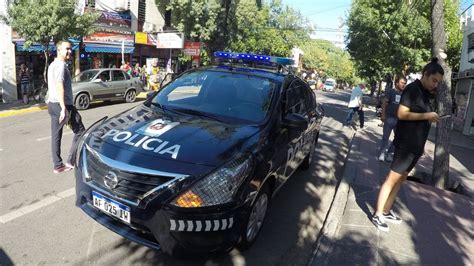 Esperaba A Su Novia En La Parada Del Colectivo Y Le Robaron La Moto