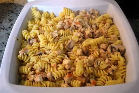 Fusilli con pollo y salsa barbacoa Una receta muy rápida de hacer