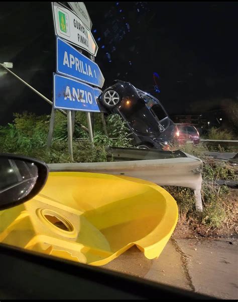 Grave Incidente Sulla Pontina Auto Finisce Contro Il Guardrail 48enne