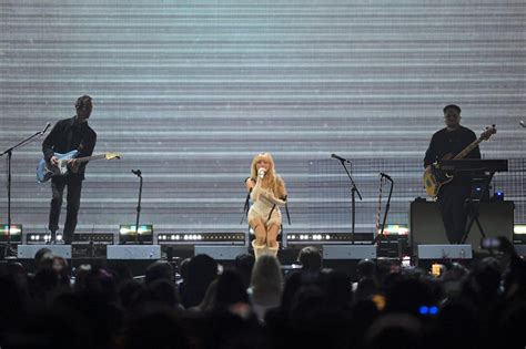 Sabrina Carpenter Jingle Ball Sexy Shorts Hot Celebs Home