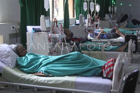 Dampak Penonaktifan Kepesertaan Pbid Bpjs Kesehatan Di Malang Antara Foto