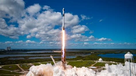 U S Officials Ground Spacex Launches After Falcon 9 Rocket Fails In