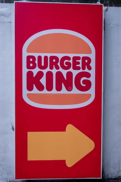 Logotipo Del Restaurante King Burger Con Un Puntero En Forma De Flecha