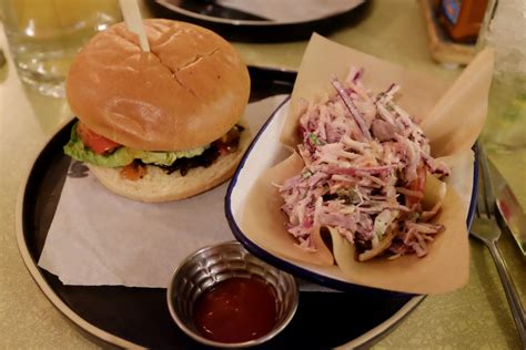 Turtle Bay Vegan Menu - REVIEW | AD - Run Jump Scrap!