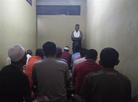 Polres Tanjung Perak Gelar Ibadah Sholat Jumat Di Tahanan