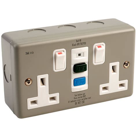 ESR Metal Clad RCD 13a 30mA 2 Gang Switched Socket RCD MC 2G At TEW