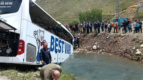 Bitlis Te Yolcu Otob S Dereye D T Yaral