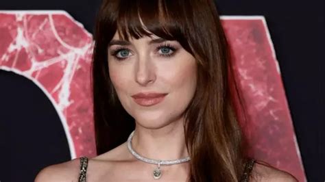 Dakota Johnson Gives Savage Response When Asked Why She Goes Naked On Red Carpets DailyScan Net