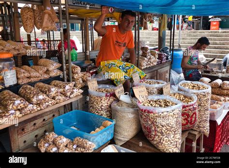 Man Selling Nuts Hi Res Stock Photography And Images Alamy