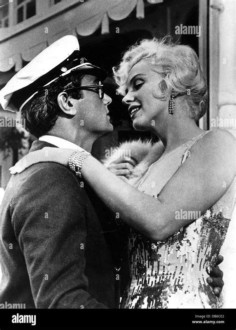 SOME LIKE IT HOT United Artists Directed By Billy Wilder Camera Charles Lang With Tony