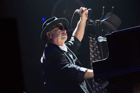 Toto Reunites With Africa Singer At Last Gig
