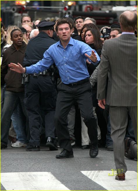 Sam Worthington Lunges at Ed Harris for 'Man on a Ledge': Photo 2495582 ...