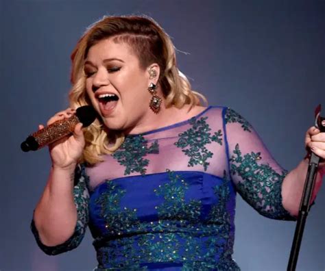 Kelly Clarkson Ready To Live Her Best Single Life In New 54 Million