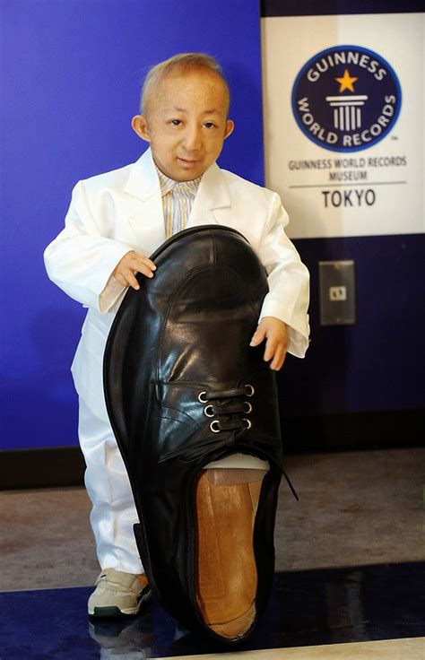 Incredible Record The World S Smallest Person Just Taller Than A Shoe