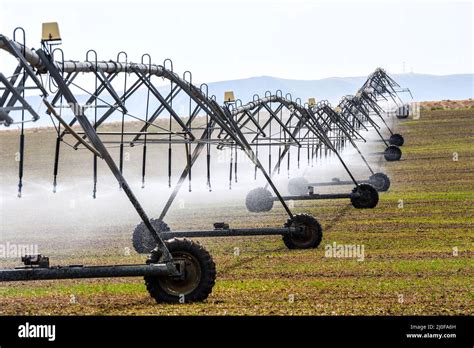 Center Pivot Irrigation System Stock Photo Alamy