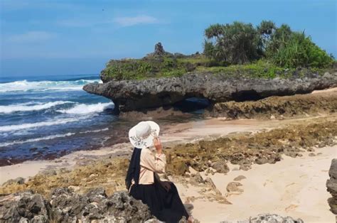 Cocok Untuk Camping Wisata Pantai Watu Bolong Yogyakarta Jadi