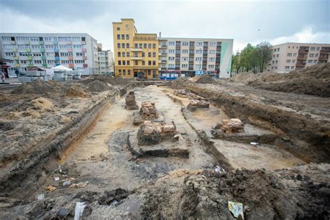 Odkrycia archeologiczne na Starym Rynku w Słupsku Historia ożywa pod