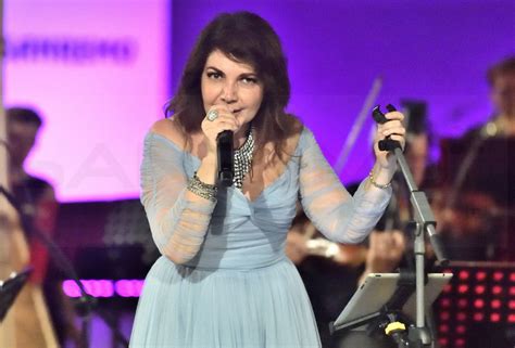 Cristina DAvena Torna A Sanremo Per Un Grande Concerto Con LOrchestra