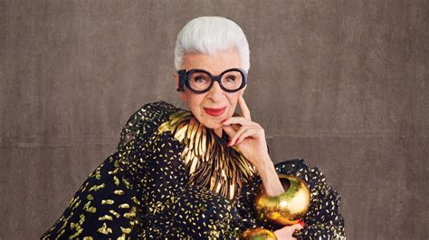 Iris Apfel Eye Catcher With A Kaleidoscopic Wardrobe Dies At 102