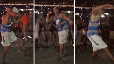 Rob Gronkowski Dancing At Beyonce Concert -- Gronktastic Dance Moves (VIDEO)