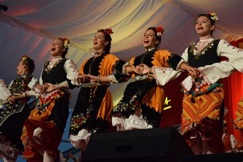 Repertoire - FOLK DANCE ENSEMBLE ZVEZDITZA