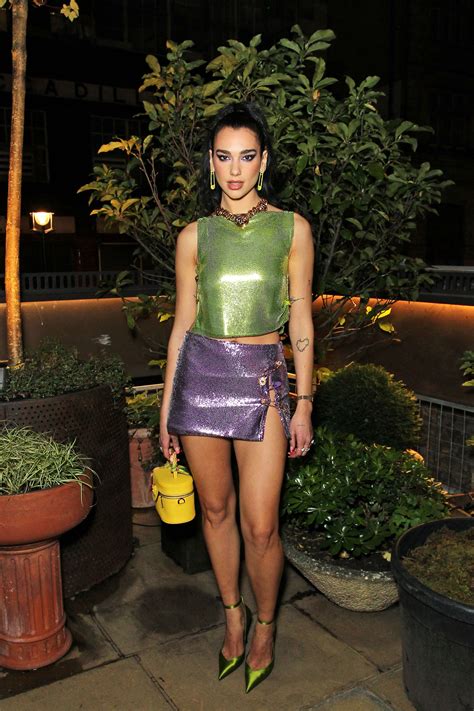 Dua Lipa And Her Superstar Style In 9 Fashion Essentials Vogue France
