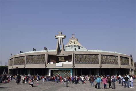 Doce mil poblanos llegan en peregrinación a la Basílica de Guadalupe