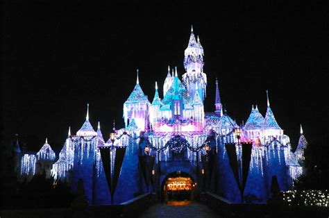 🔥 [50+] Disney Castle Christmas Wallpapers | WallpaperSafari