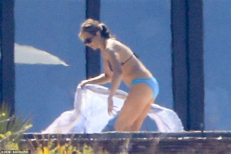 Jennifer Aniston Shows Off Her Incredible Bikini Body At Daily Mail Online