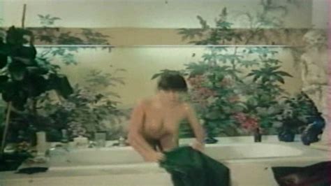 Naked Cathy Stewart in Réseau particulier