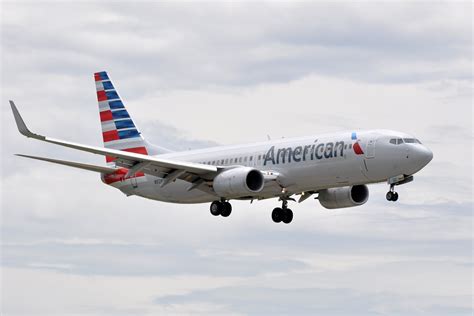 American Airlines Reviews Flight Attendant Bases Reductions In Phoenix