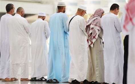 10 Hikmah Shalat Berjamaah Di Masjid Masjid Cut Meutia Jakarta