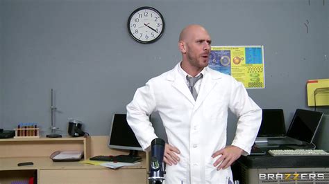 Viral Artikel Dokter Antivaksin Pakai Foto Bintang Porno Johnny Sins