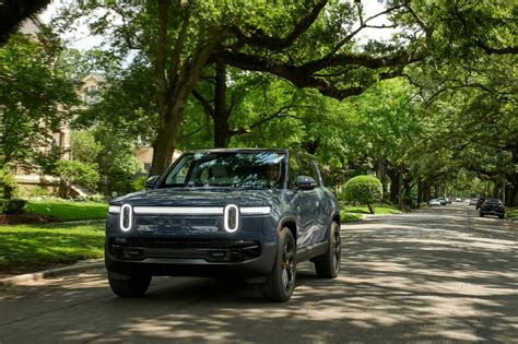 2025 Rivian R1s First Look Capital One Auto Navigator