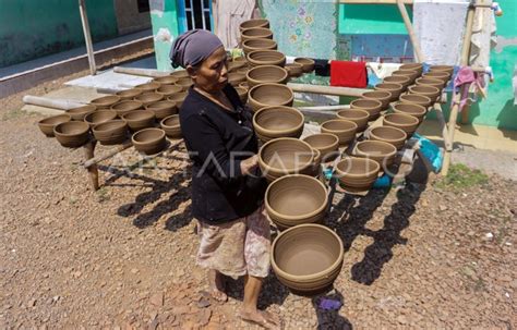 Produksi Gerabah Tradisional Antara Foto