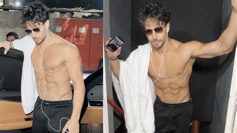 Tiger Shroff Goes Shirtless Flaunts His Abs At Fitness Studio In