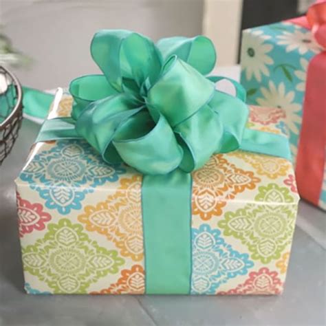 Giftology Video: How to Make a Bow out of Ribbon | Hallmark Ideas ...