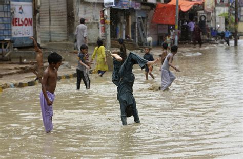 Heavy Rain Triggers Floods In Pakistan S Karachi Killing 6