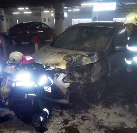 Imagini Panic La Vivo N Baia Mare Un Autoturism A Luat Foc Cu C Teva