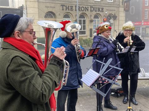Shoppers entertained by silver band - Around Wellington